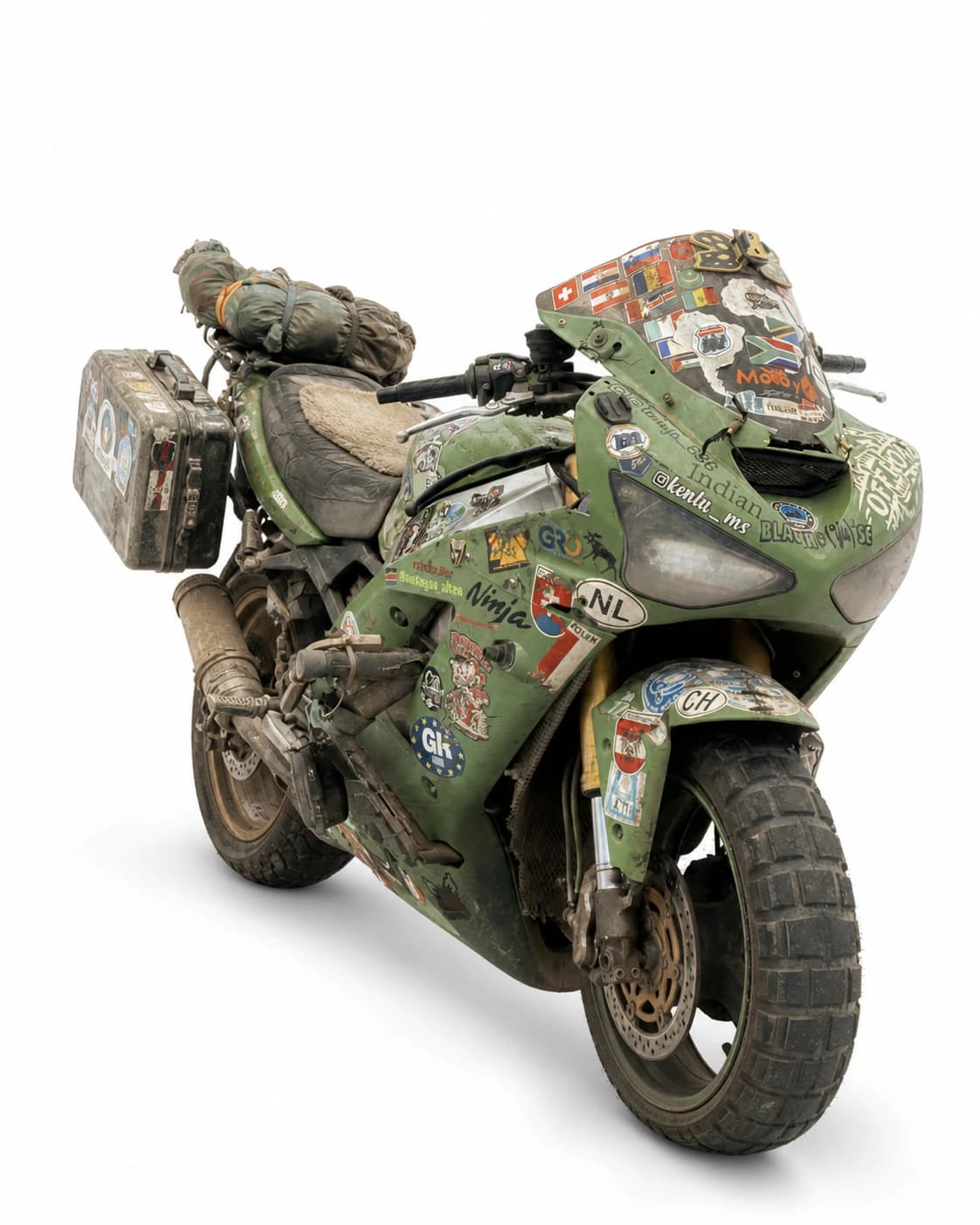 Ha attraversato 94 Paesi con una Kawasaki del 2004 che è rimasta due giorni in fondo al mare