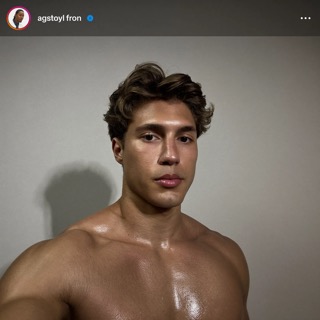 Un volto sintetico da foto profilo, indistinguibile da una persona